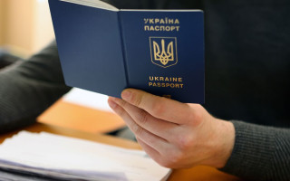 В МВД пояснили, как получить паспортные документы за границей мужчинам 18-60 лет