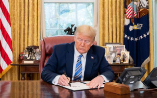 Дональд Трамп закликає компанії переїжджати до США і гарантує нульові тарифи