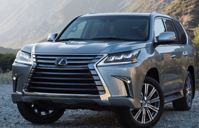 ВАКС конфисковал Lexus и 4 миллиона гривен у патрульного полицейского из Харькова