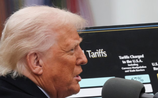 Акции и Bitcoin резко выросли после того, как Трамп приостановил повышение тарифов для стран