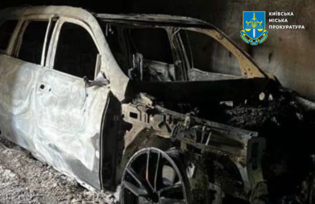 В Киеве мужчина сжег Mercedez стоимостью 6,7 млн грн — поджигателем оказался водитель владелицы авто