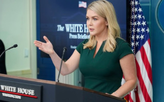 Белый дом не будет отвечать на запросы журналистов, указывающих гендерные местоимения, — Кэролайн Ливитт