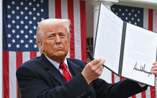 Стало відомо, хто переконав Дональда Трампа призупинити дію тарифів