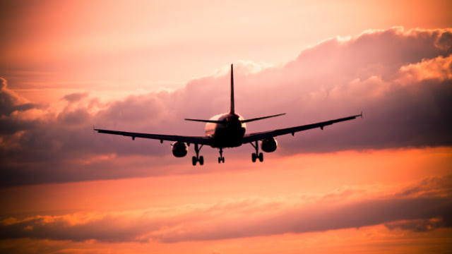 Опасные привычки путешественников – что нельзя делать в самолете