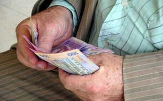Пенсионный фонд разъяснил условия для учета заработной платы пенсионера при перерасчете пенсии