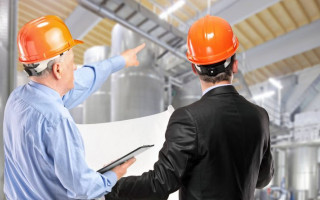 Хто з числа відповідальних осіб та працівників повинен проходити навчання з питань охорони праці на підприємстві — роз’яснення