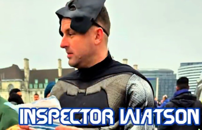 Бэтмен и Робин в поисках мошенников в Лондоне – как прошла операция правоохранителей