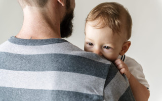 Нужно ли менять отчество ребенку, если его папа сменил имя — разъяснение Минюста