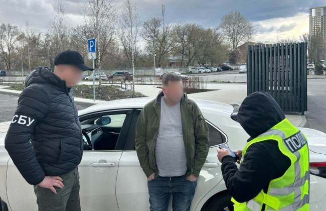 13 тысяч долларов за пешее пересечение границы с Молдовой — сообщено о подозрении жителю Киевщины