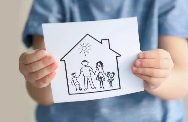 Помощь при усыновлении ребенка – какой размер выплат и как их получить