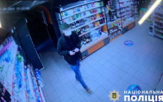 У Києві суд покарав іноземця за зухвалий розбійний напад на магазин