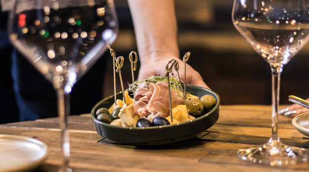 Кибершпионаж под приглашением на дегустацию вин – российские хакеры атаковали дипломатов ЕС