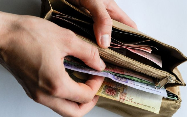 В Украине каждый третий пенсионер получает пенсию 3340 грн, хотя средняя выплата — 6341 грн