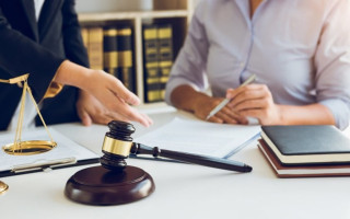 Суд відмовився розірвати спадковий договір між батьком та донькою — деталі справи