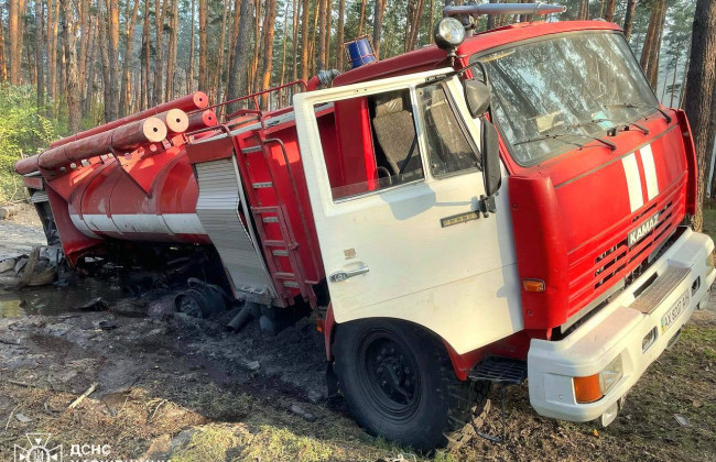 На Харьковщине пожарный автомобиль подорвался во время тушения лесного пожара