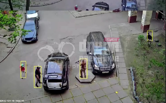 В Каменском нетрезвый мужчина в военной форме устроил стрельбу во дворе многоэтажки