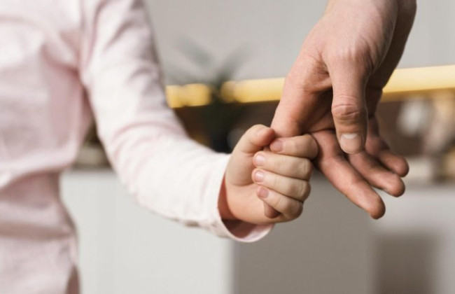 Оспаривание отцовства родственниками умершего —  в Минюсте напомнили о важности защиты интересов ребенка