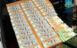 В Киеве будут судить дельцов, которые за $3000 подыскивали мужчинам третьего ребенка для выезда за границу