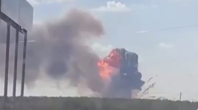 Во Владимирской области РФ прогремели взрывы на большом складе с боеприпасами, видео