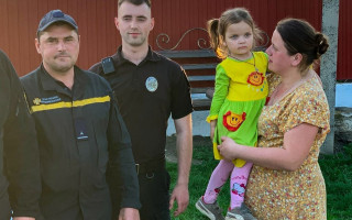 Трехлетняя путешественница прошла 10 км по лесу в соседнюю область
