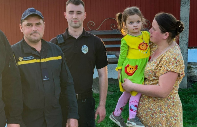 Трехлетняя путешественница прошла 10 км по лесу в соседнюю область