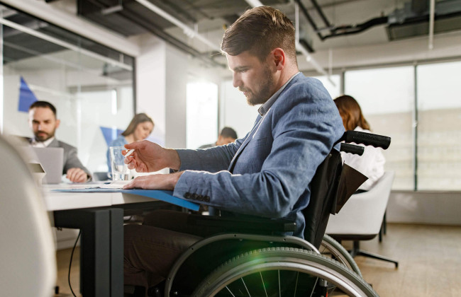 Что следует знать о компенсациях за обустройство рабочего места для ветерана с инвалидностью — разъяснение