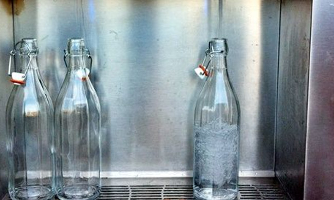 В Киеве впервые сдали в аренду места для водоматов через аукционы