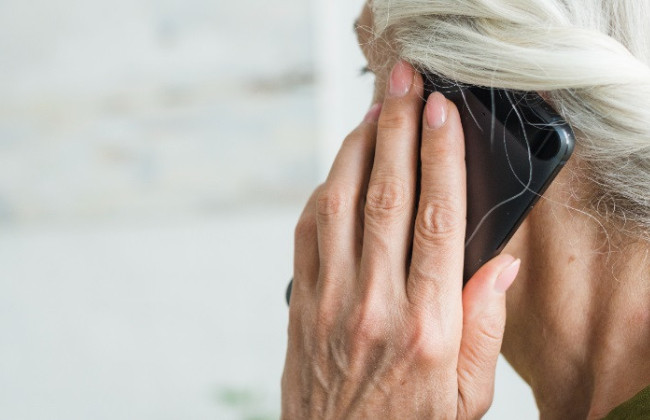 В Киеве мошенники выдали себя за правоохранителей и обманули пенсионерку на 300 тысяч гривен