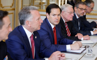 Рубіо скасував поїздку до Лондона, бо Україна підготувала документ про неможливість перемовин щодо територій до повного припинення вогню – Reuters