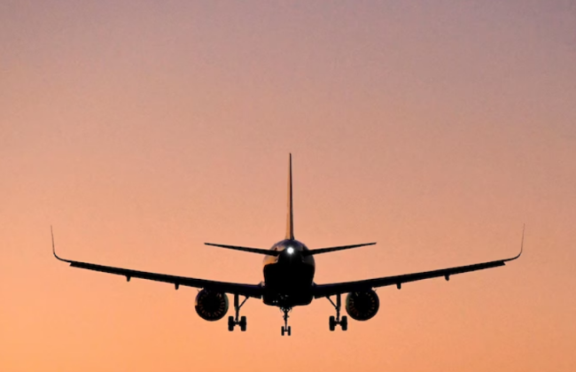 В Минразвития ответили, связано ли появление самолета над Львовом с возобновлением полетов