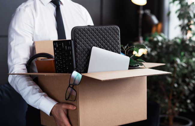 Увольнение из-за отказа работать на новых условиях — имеет ли работник право на выходное пособие