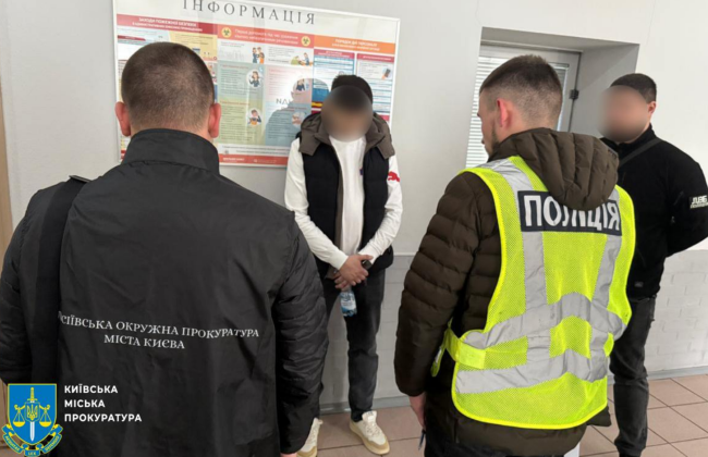 У Києві викрили схему продажу водійських посвідчень і швидкої перереєстрації авто — ділки вимагали від 5 до 17 тисяч гривень