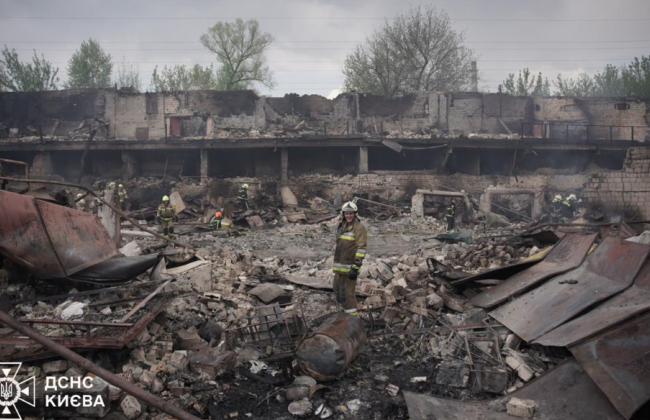 Число погибших в Киеве из-за российской атаки возросло до 10 — спасательные работы продолжаются
