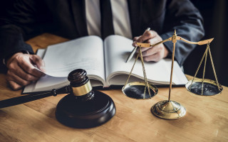 Государственный исполнитель не может указывать должнику, какой ответ по содержанию предоставить — админсуд