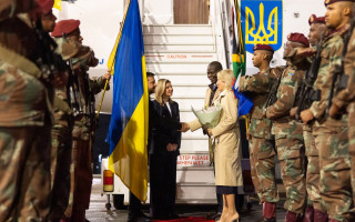 Зеленский прибыл с визитом в Южно-Африканскую Республику для переговоров