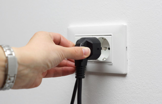 З липня Україна переходить на напругу в розетках за євростандартами – як зміниться напруга