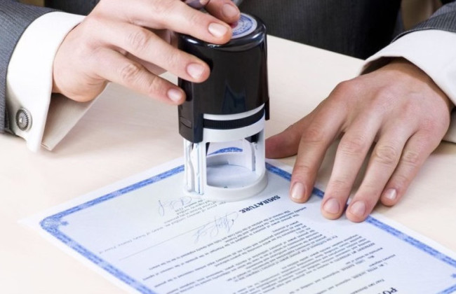 Нотариус из Киева подозревается в несанкционированном подписании 111 документов