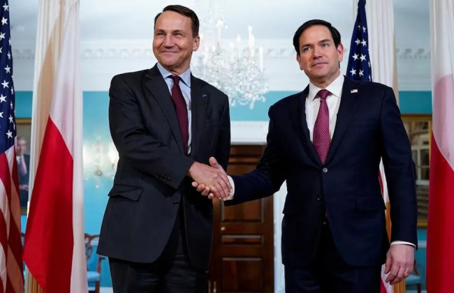 США не требовали от Украины отказаться от Крыма – глава МИД Польши Сикорский