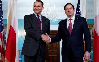 США не требовали от Украины отказаться от Крыма – глава МИД Польши Сикорский