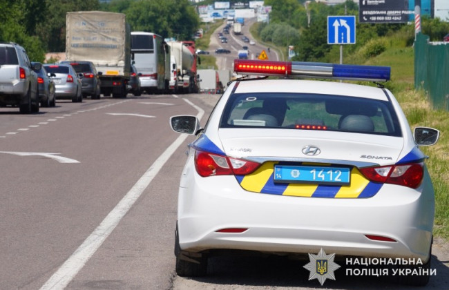 У Львові під час виклику про бійку чоловік побив патрульних