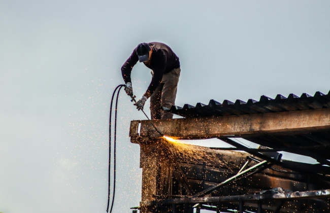 Возле станции метро Почайна в Киеве демонтировали МАФы