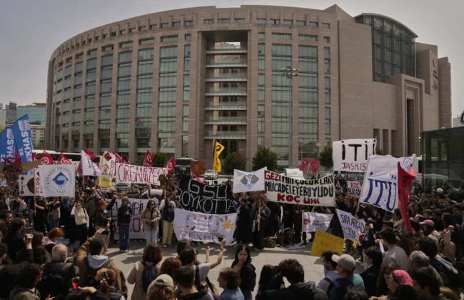 В Стамбуле за сутки задержали 47 человек в рамках дела против мэра Имамоглу