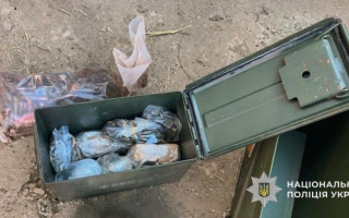Понад 700 набоїв і гранати — у Дніпрі затримали чоловіка з арсеналом зброї