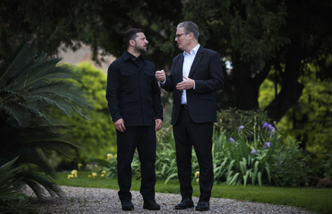 Зеленский обсудил со Стармером шаги к полному прекращению огня и гарантии безопасности