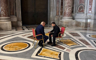 «Я хотів би, щоб ти зробив це» – розшифрували розмову Зеленського і Трампа на похоронах Папи