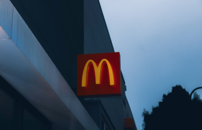 У McDonald’s відповіли, чи справді мережа планує повернення ресторанів у РФ