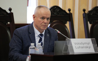 Володимир Луганський поки що залишився без запобіжного заходу – справа члена ВККС виявилася непростою