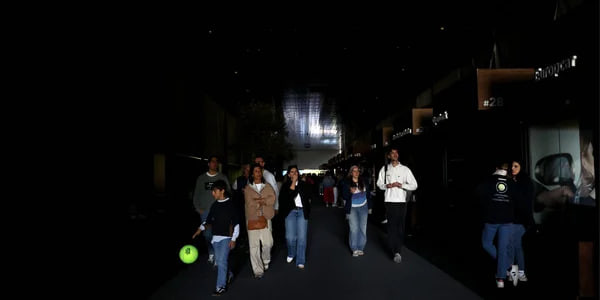 В супермаркетах Барселоны покупатели сметают все самое необходимое – воду, туалетную бумагу, овощи и свечи