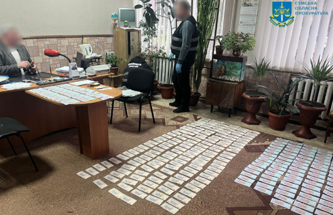 Получали взятки за успешную сдачу экзаменов учениками — в Сумской области будут судить руководство учебного заведения