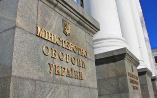 Міноборони заявило, що запит про розбронювання медиків стосується лише фахівців дефіцитних спеціальностей